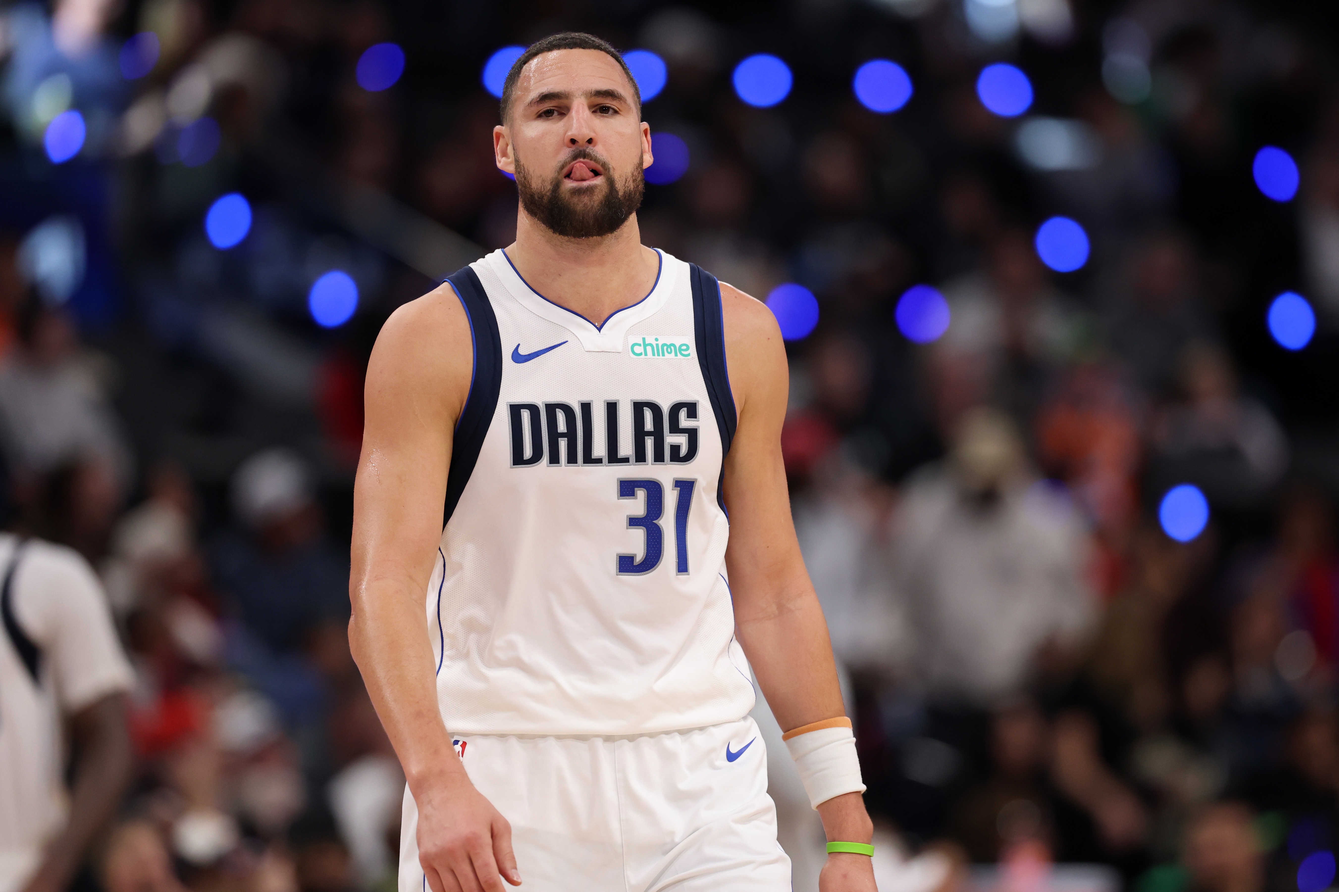 要保持下去!克莱三分11中6轰下平赛季最高23分 另有3板5助